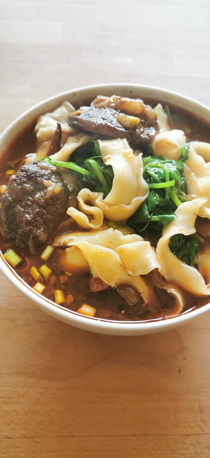 牛肉刀削面的做法