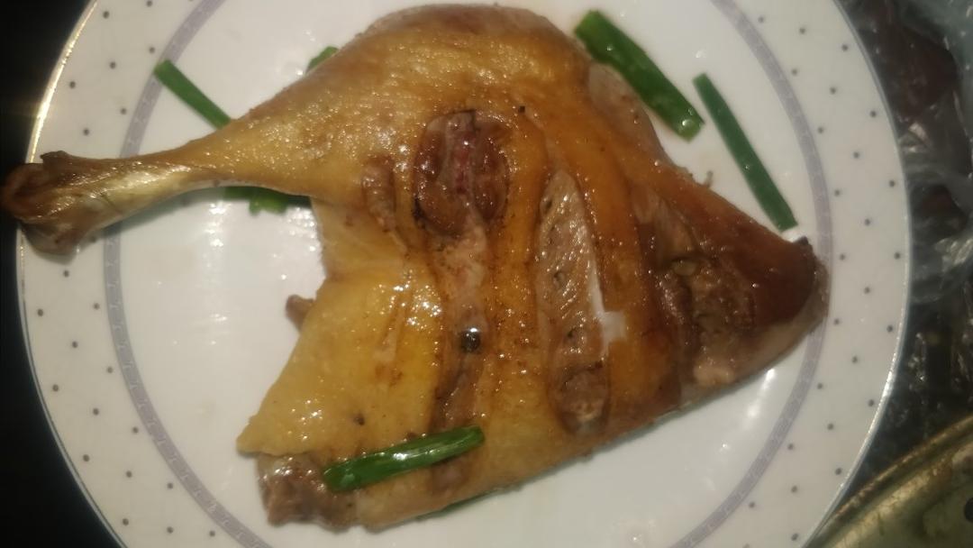 脆皮香酥鸭腿
