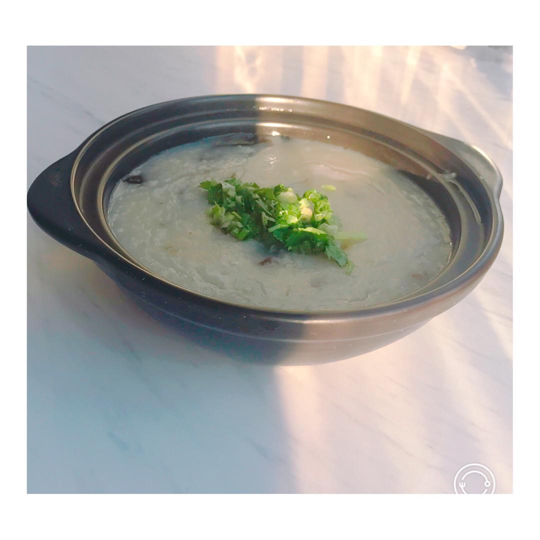 砂锅皮蛋瘦肉粥之超快熬出浓稠粥底的诀窍的做法