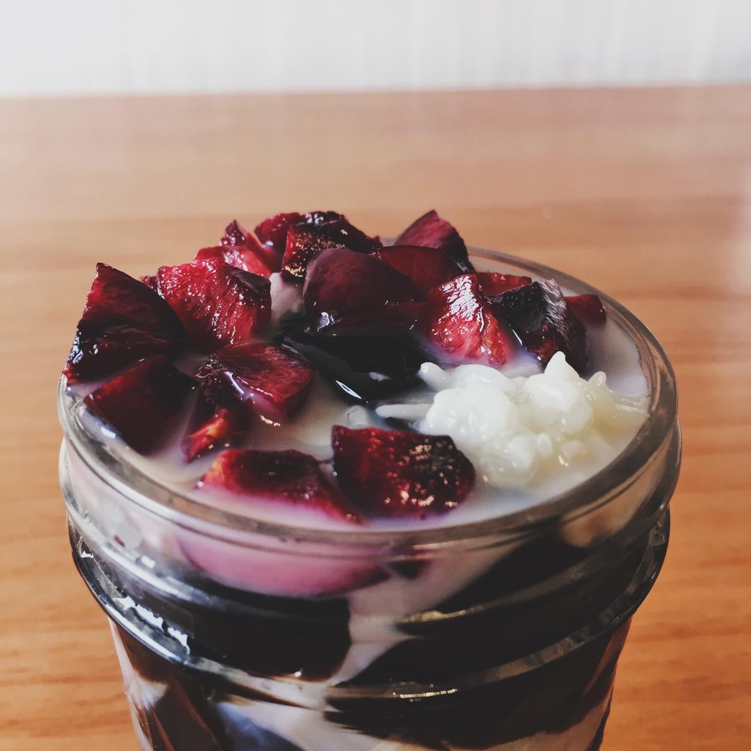 莓甜酒蜜仙草冻（消暑圣品）