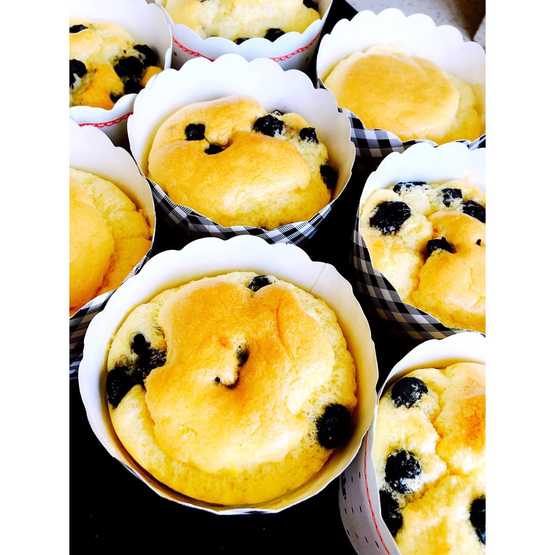 蔓越莓纸杯戚风小蛋糕