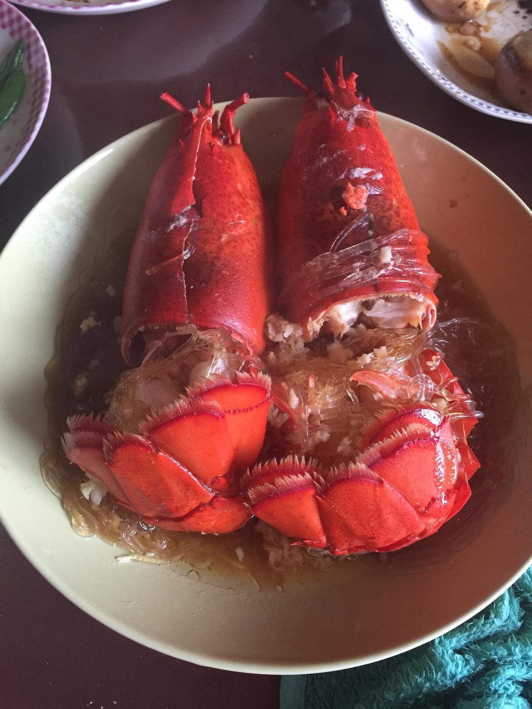 蒜蓉蒸龙虾配龙虾粥