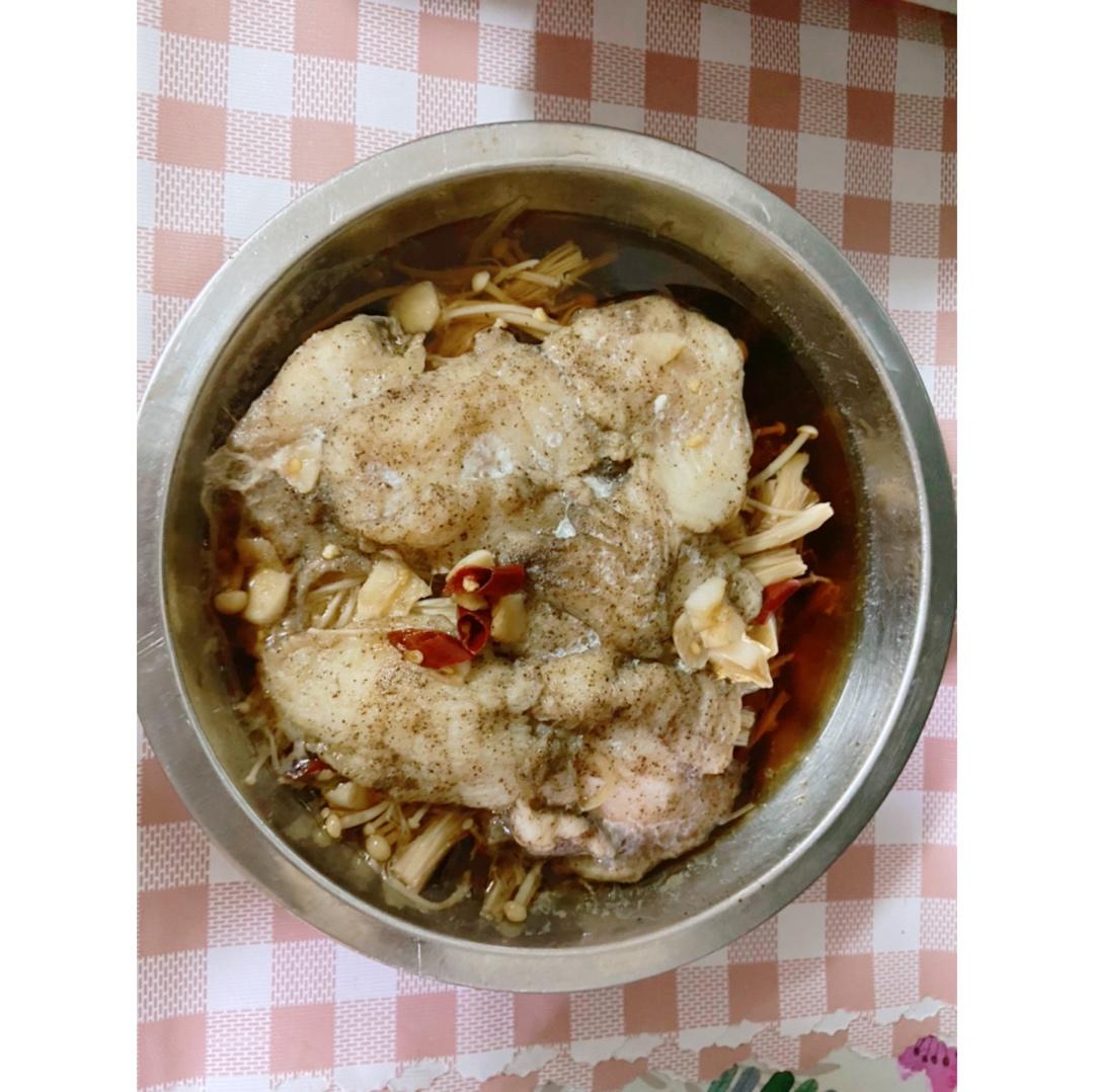 清蒸金针菇龙利鱼