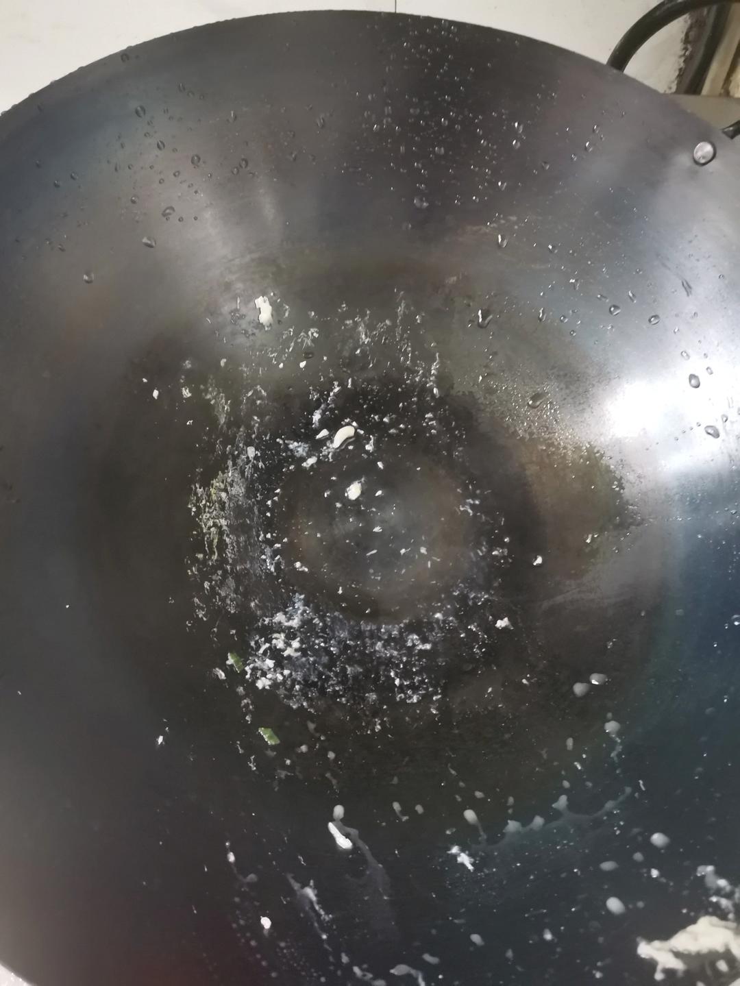 简易版热锅滑冷油。滑锅