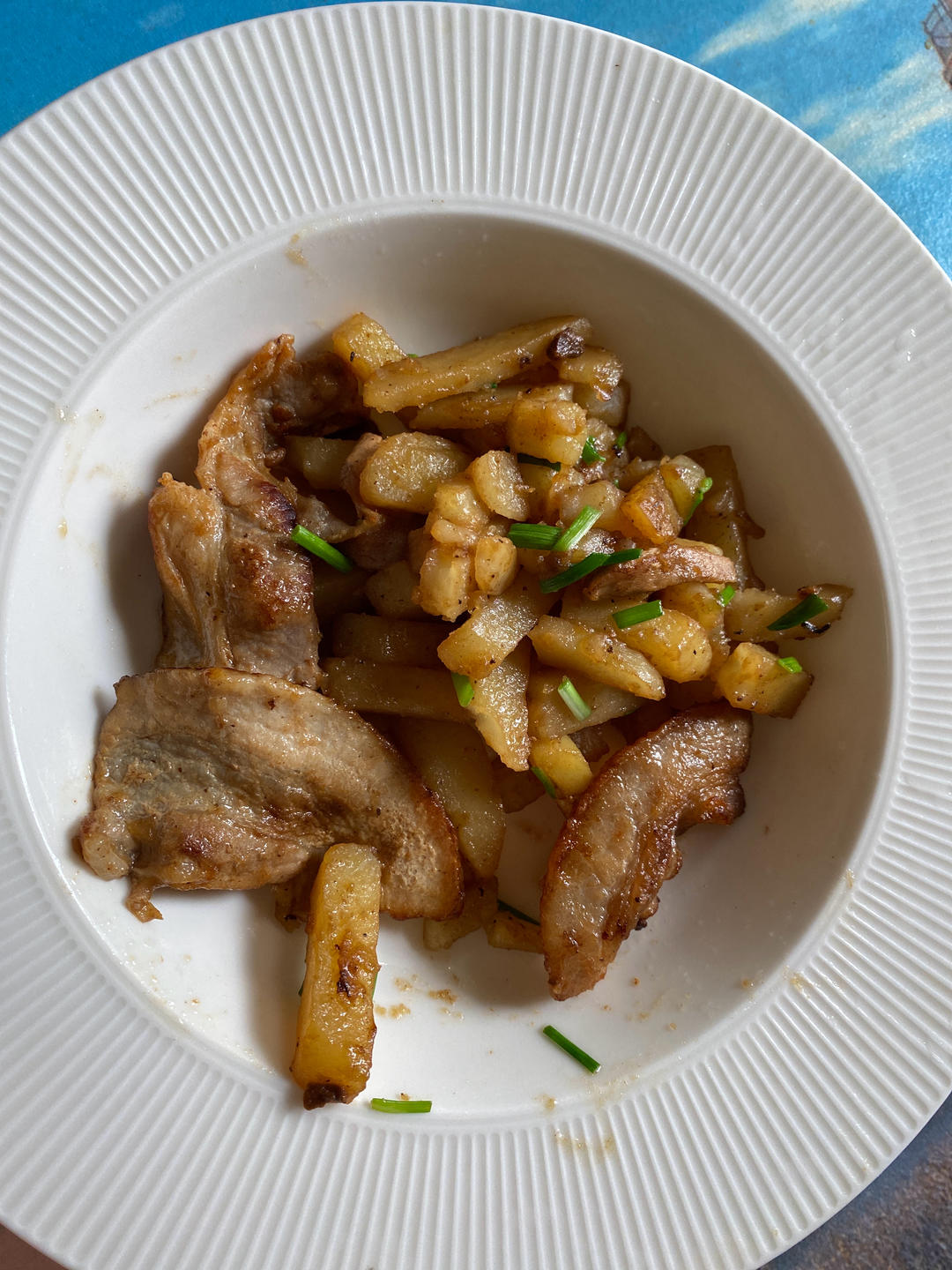 五花肉干煸土豆片
