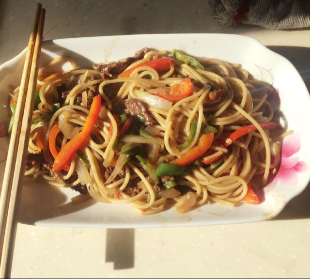 黑椒牛柳炒意面