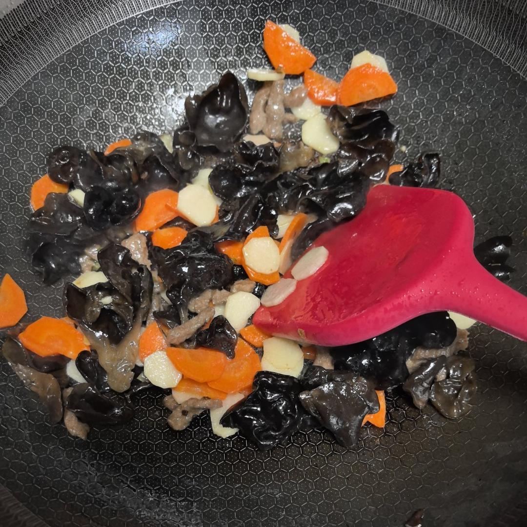 tiger妈咪家常菜之山药木耳胡萝卜炒肉片