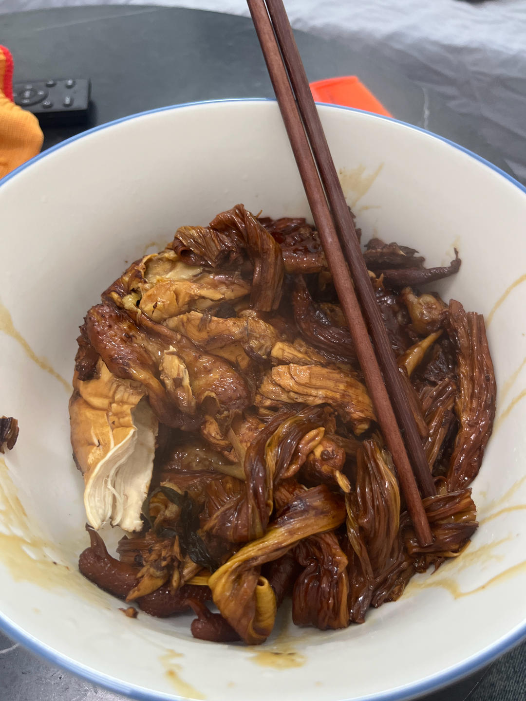 半小时就可以上桌的酱油鸡（电饭锅快手版）