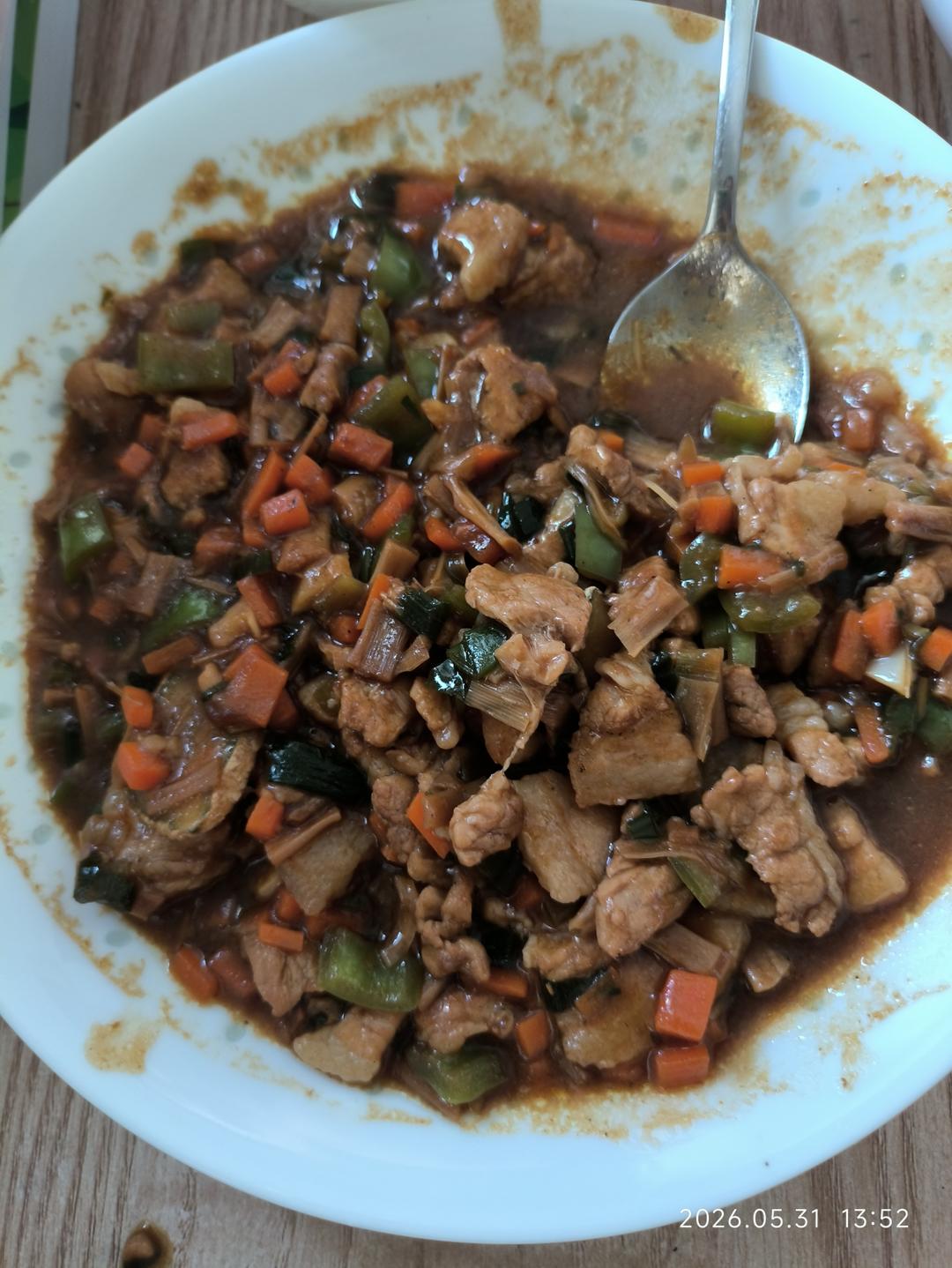 五花肉黄花菜甜面酱卤