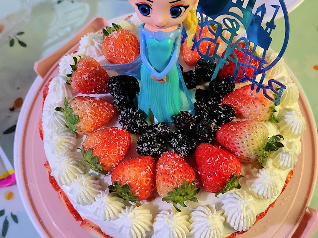 生日蛋糕（抹面裱花视频，新手必看）