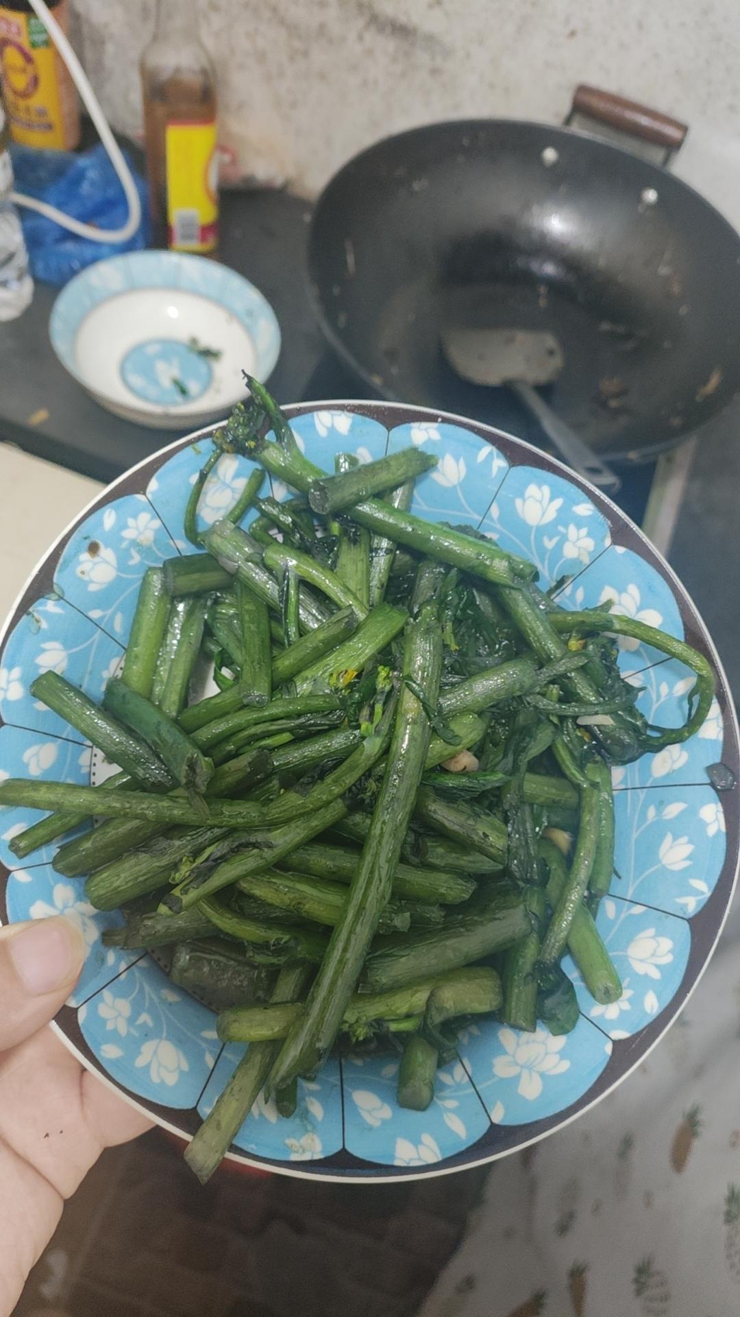 蒜香红菜苔