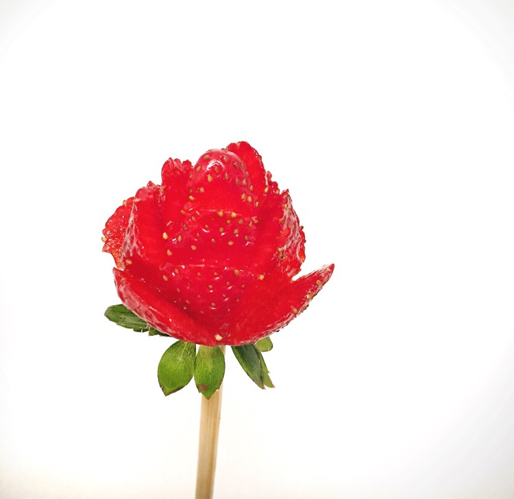 草莓玫瑰花——让草莓一分钟变玫瑰