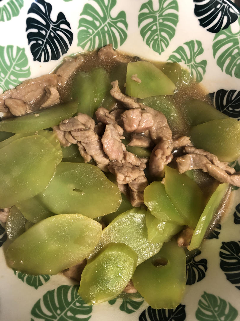 简单又好吃的莴笋炒肉