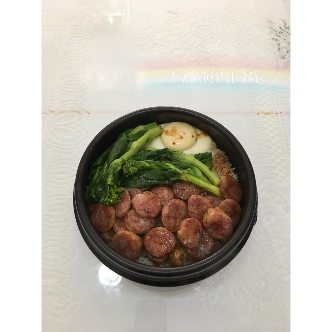 广式腊味煲仔饭