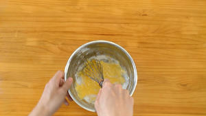不开裂不掉皮的完美蛋糕卷的做法 步骤10