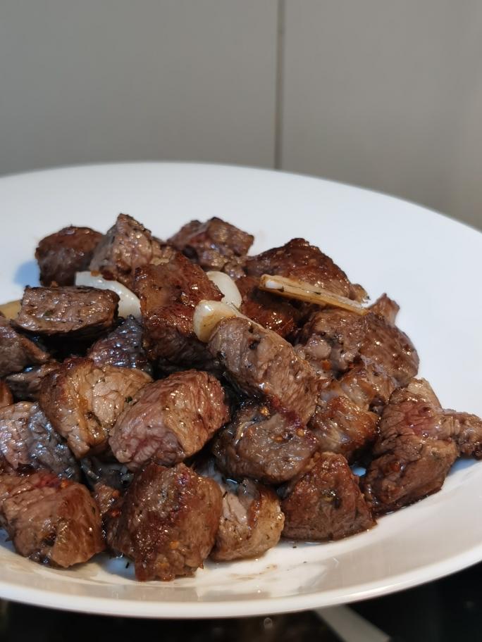 蒜煎牛排粒，超简单