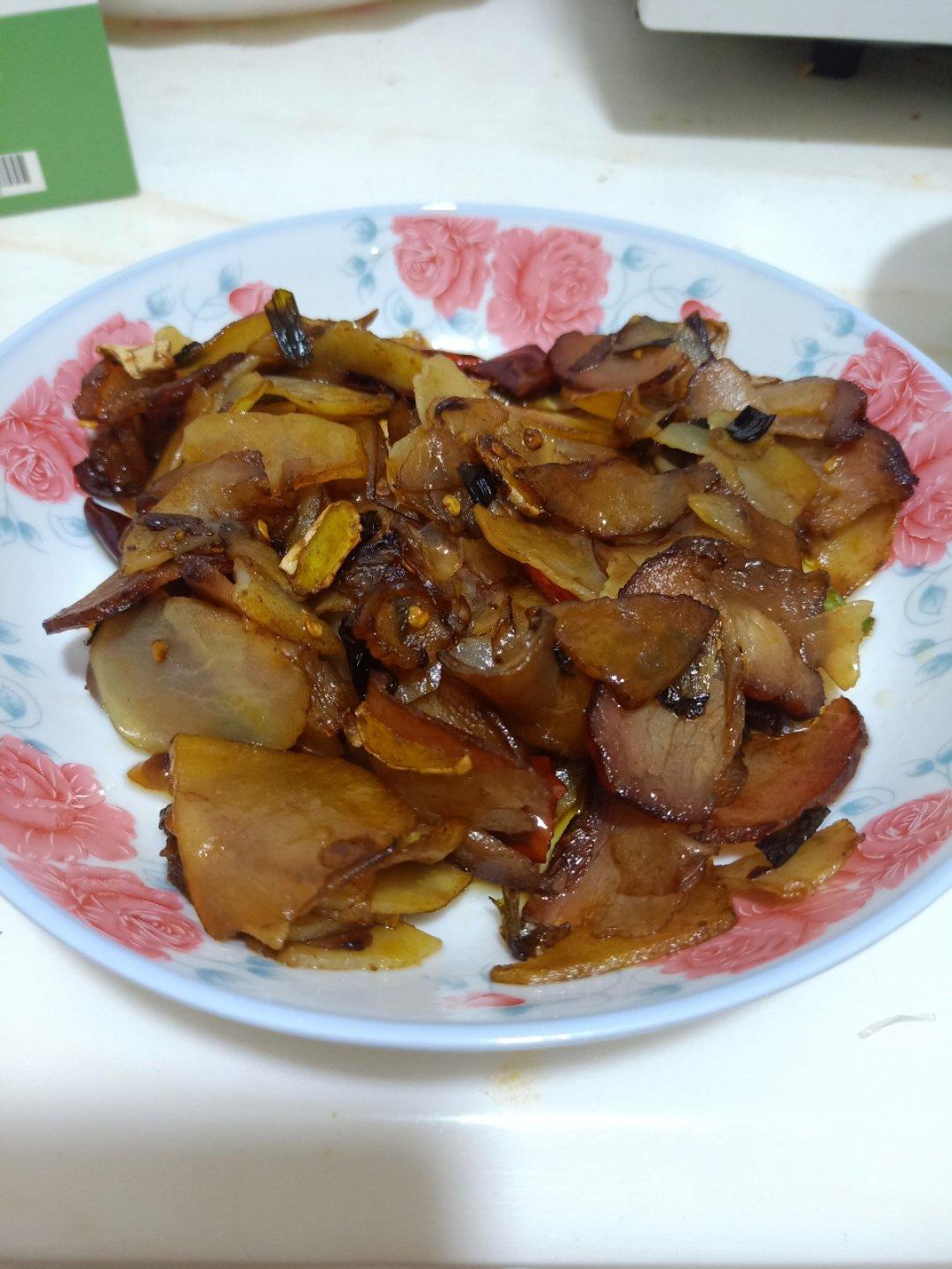 腊肉炒土豆片