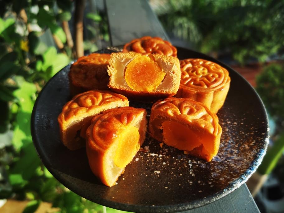 广式莲蓉蛋黄月饼的做法