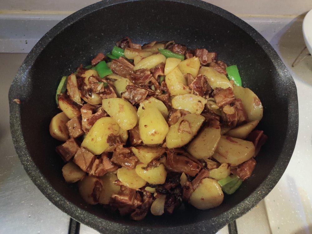 红烧土豆牛腩