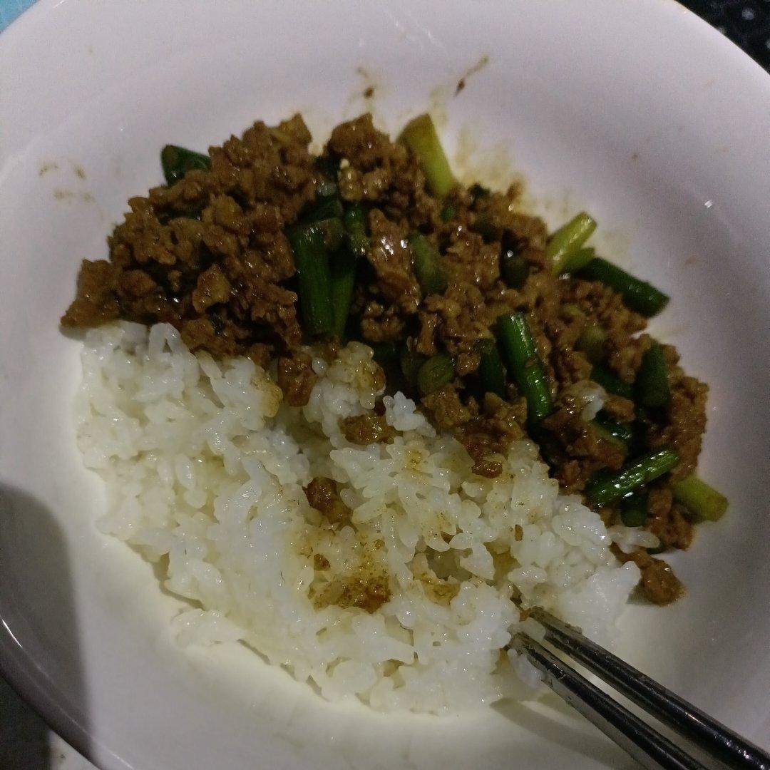 蒜苔炒肉末，三碗米饭都不够吃