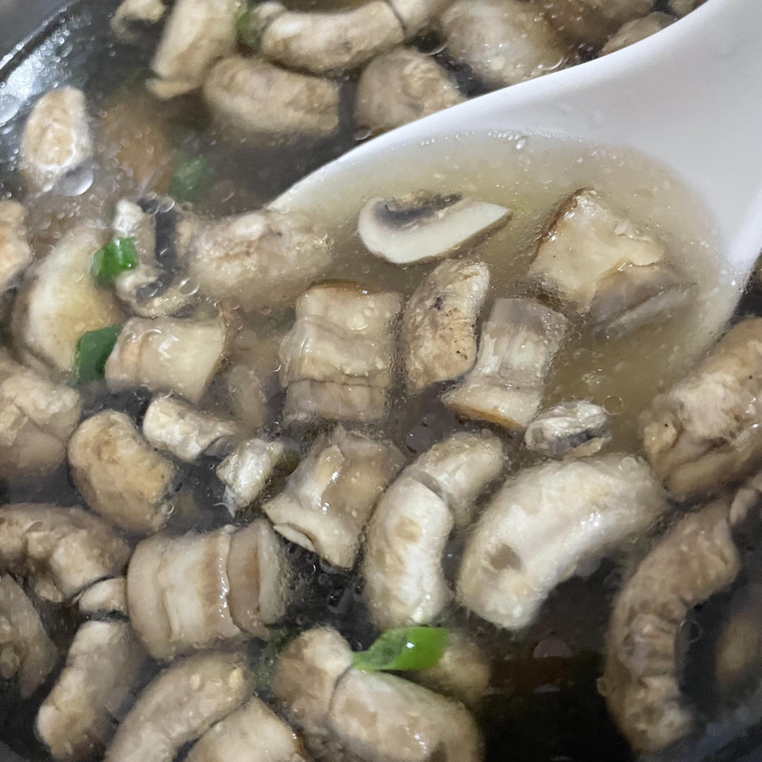 鲜掉眉毛口蘑汤