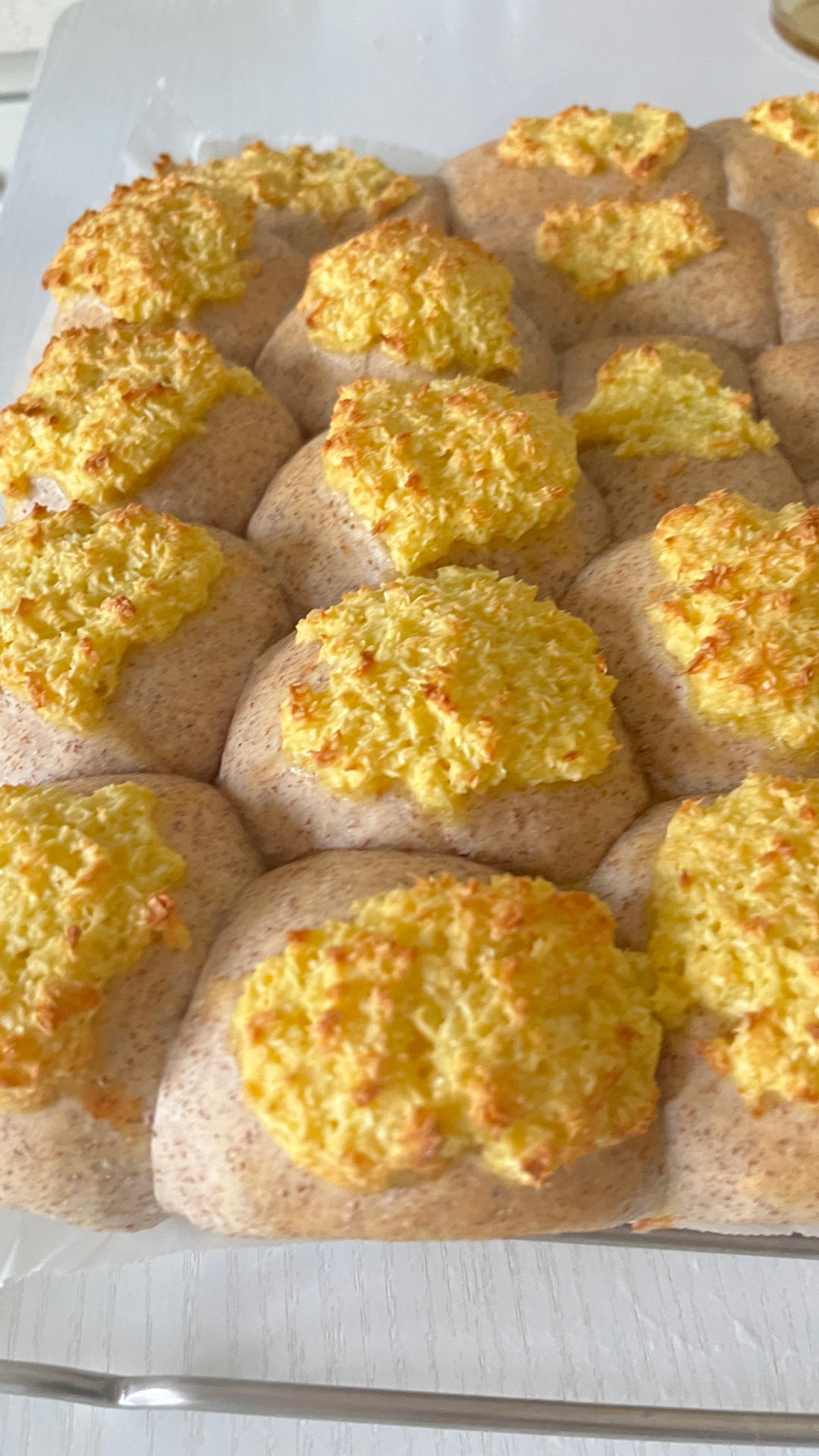 椰蓉小餐包。柔软拉丝，椰香浓郁