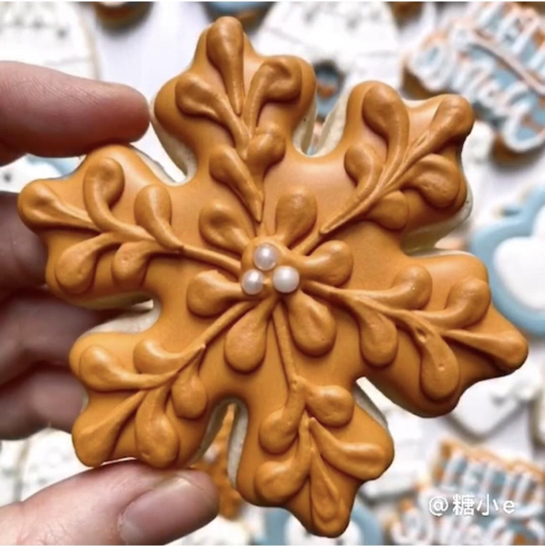 圣诞雪花糖霜饼干