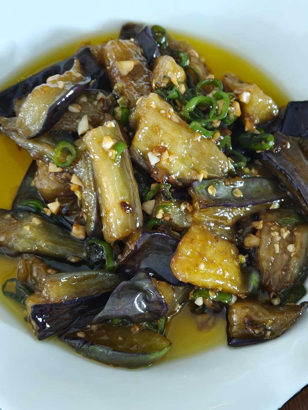 红烧茄子（佐西红柿尖椒）