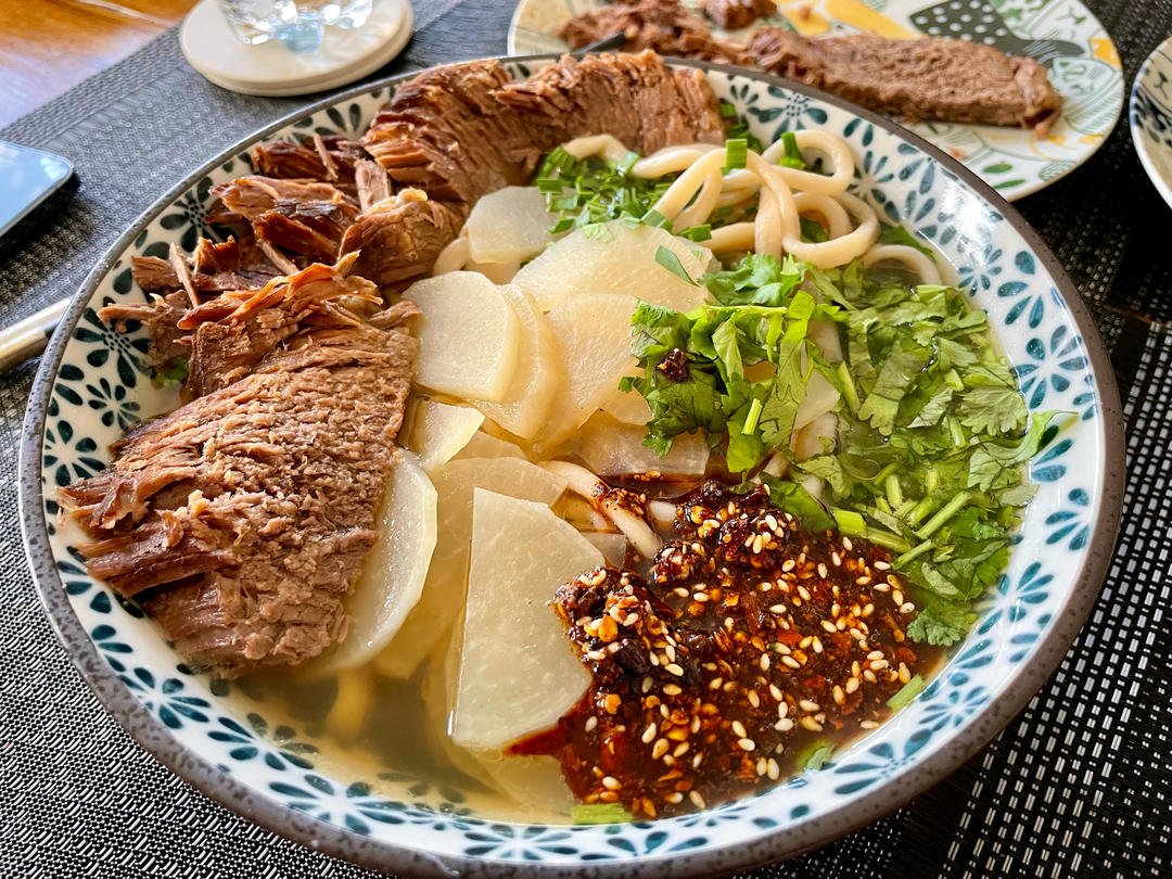 正宗兰州牛肉面～～                        不是兰州拉面😁