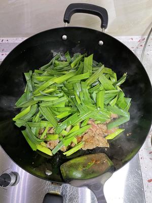 蒜苗炒牛肉的做法 步骤5