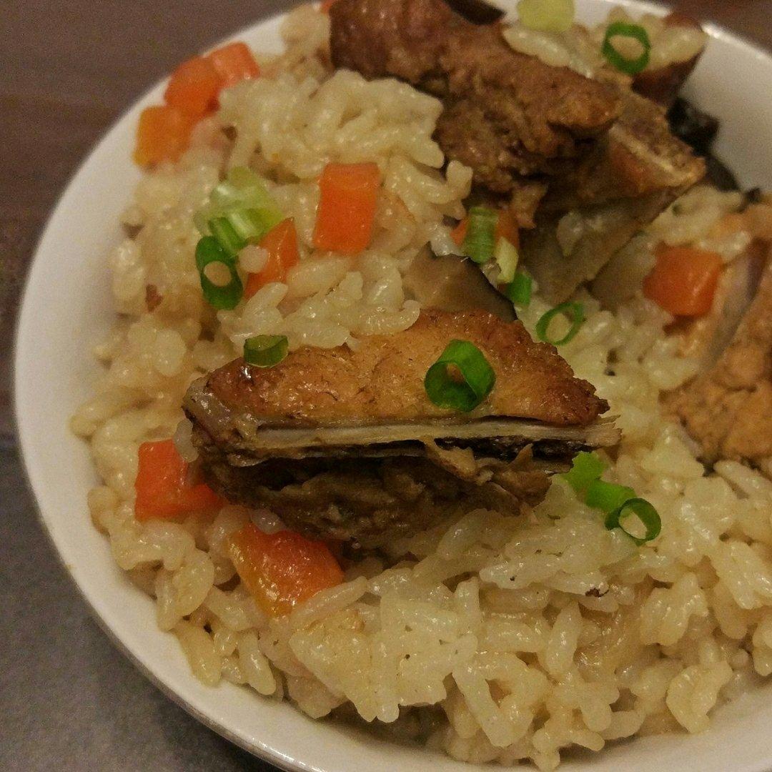 喷香排骨焖饭（爆好吃）