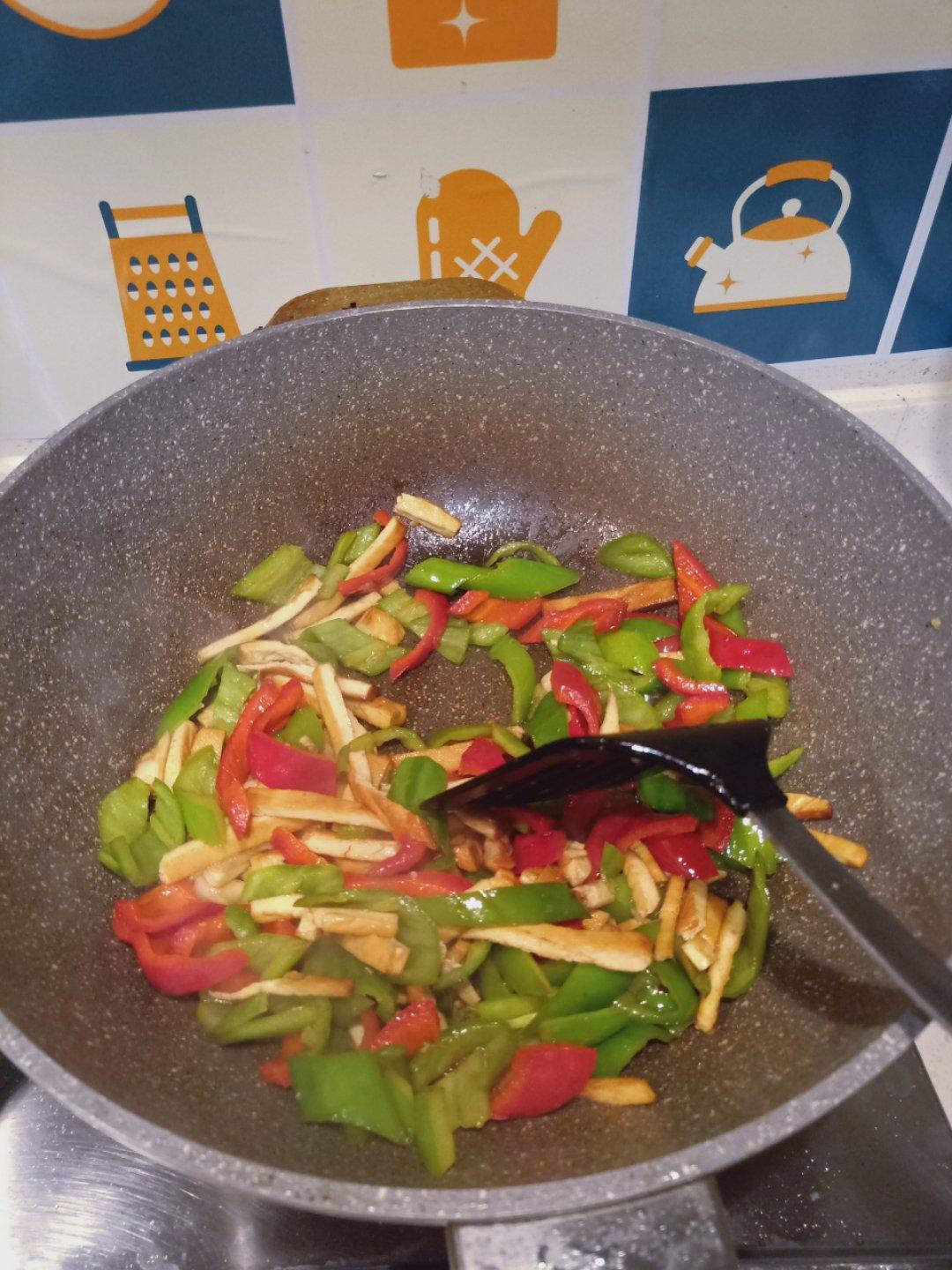 青椒豆干炒肉丝