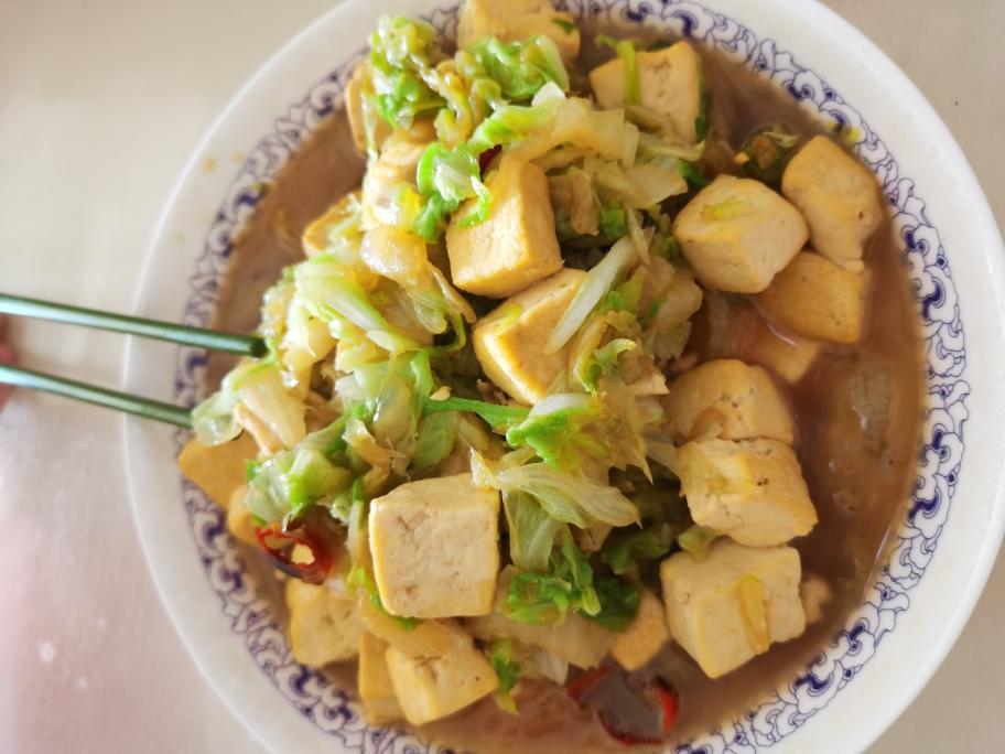 白菜炒豆腐（名字虽简单，但实在太好吃）的做法