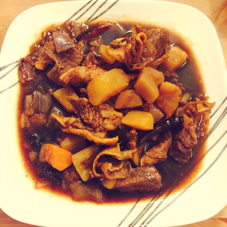胡萝卜土豆烧牛腩
