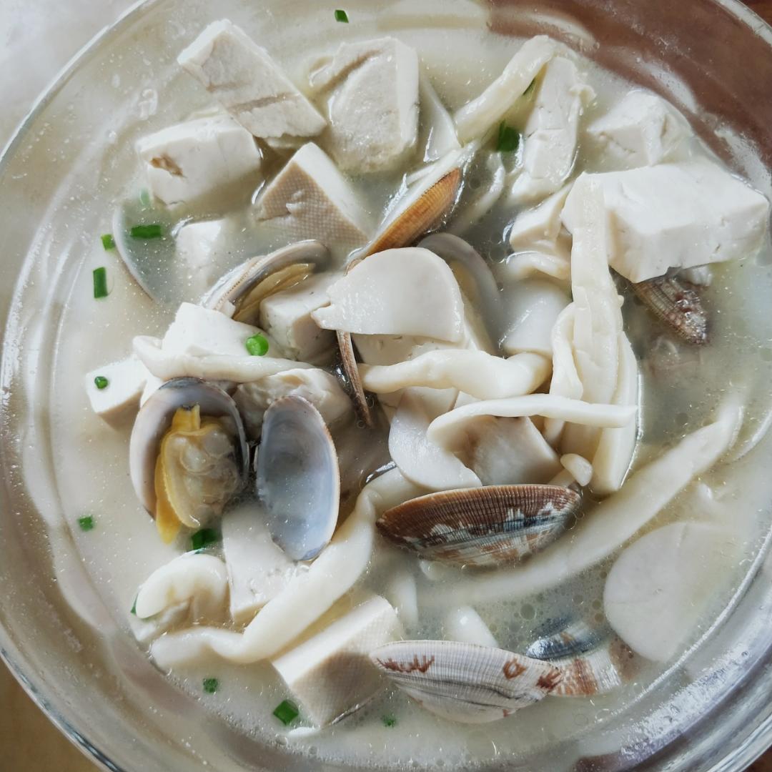 花蛤豆腐菌菇汤