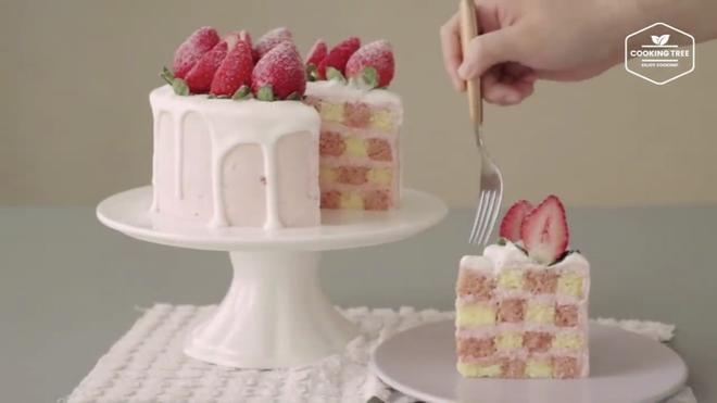 草莓奶油棋格蛋糕—by Cooking Tree的做法
