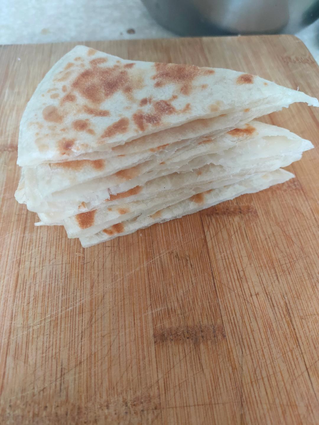 烙饼不硬的小窍门 掌握了你也能看出柔软多层凉了不硬的小油饼