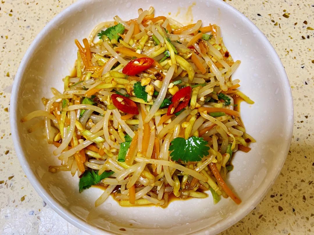 黄瓜丝拌豆芽