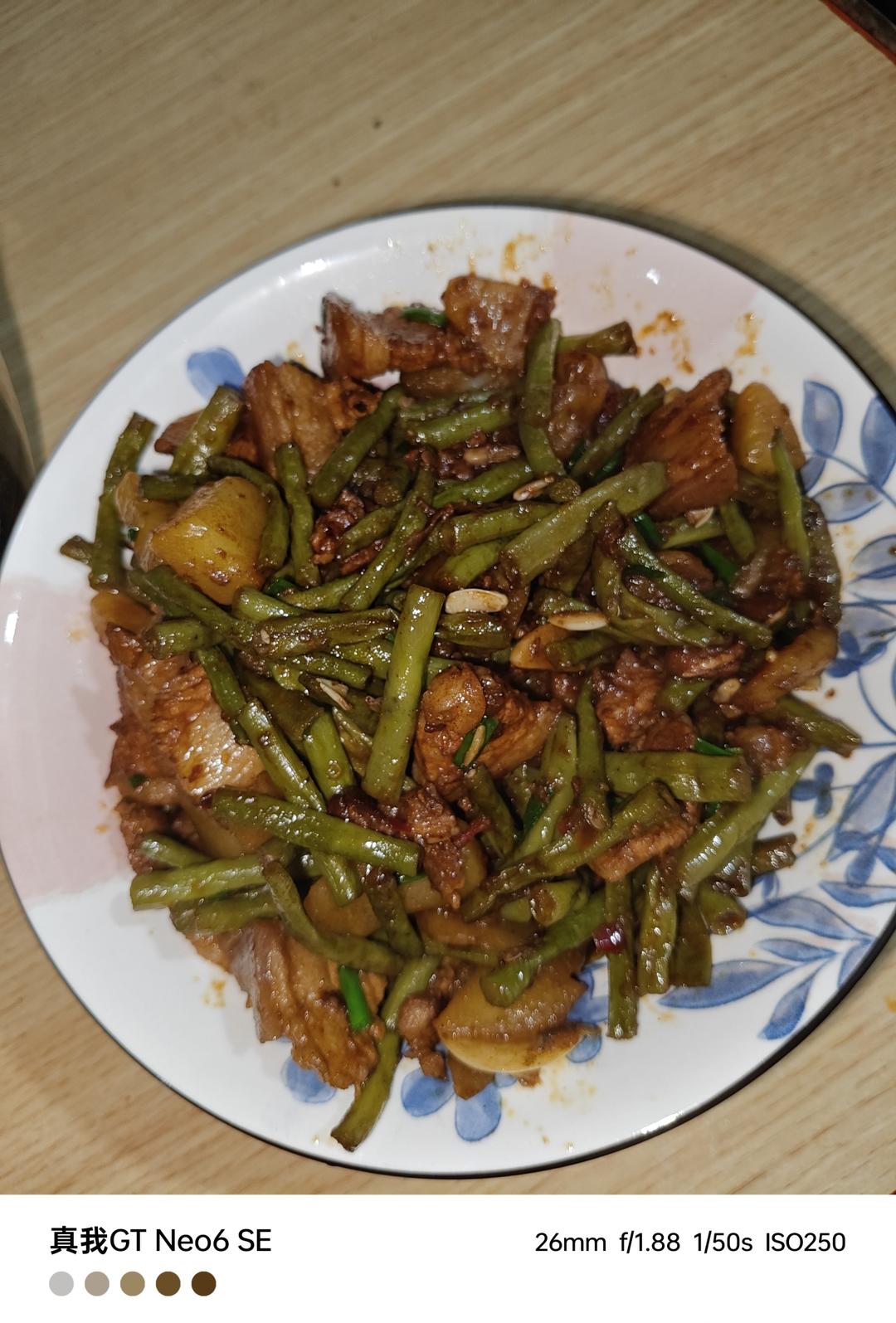 红烧肉炖豆角（绝对下饭）
