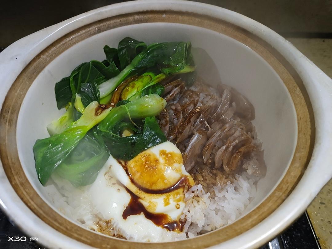 《广式腊肠砂锅煲仔饭》