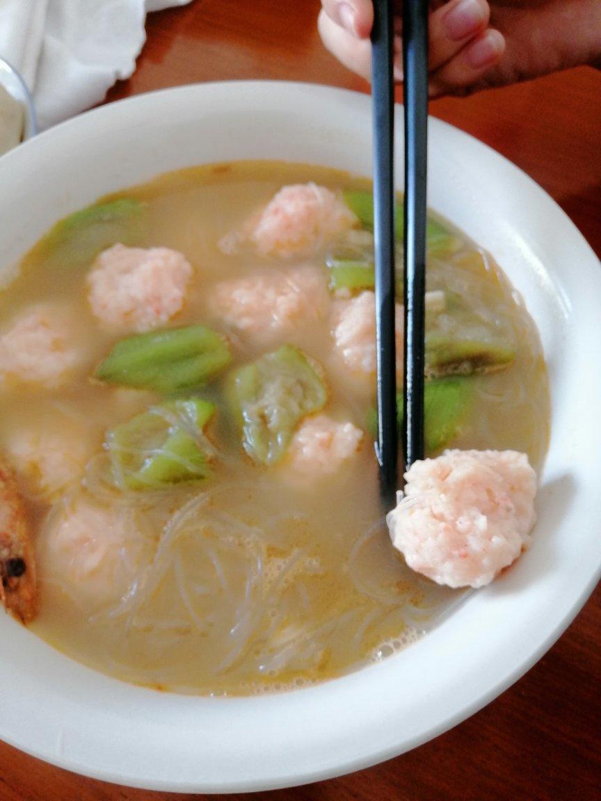 虾滑丝瓜粉丝汤