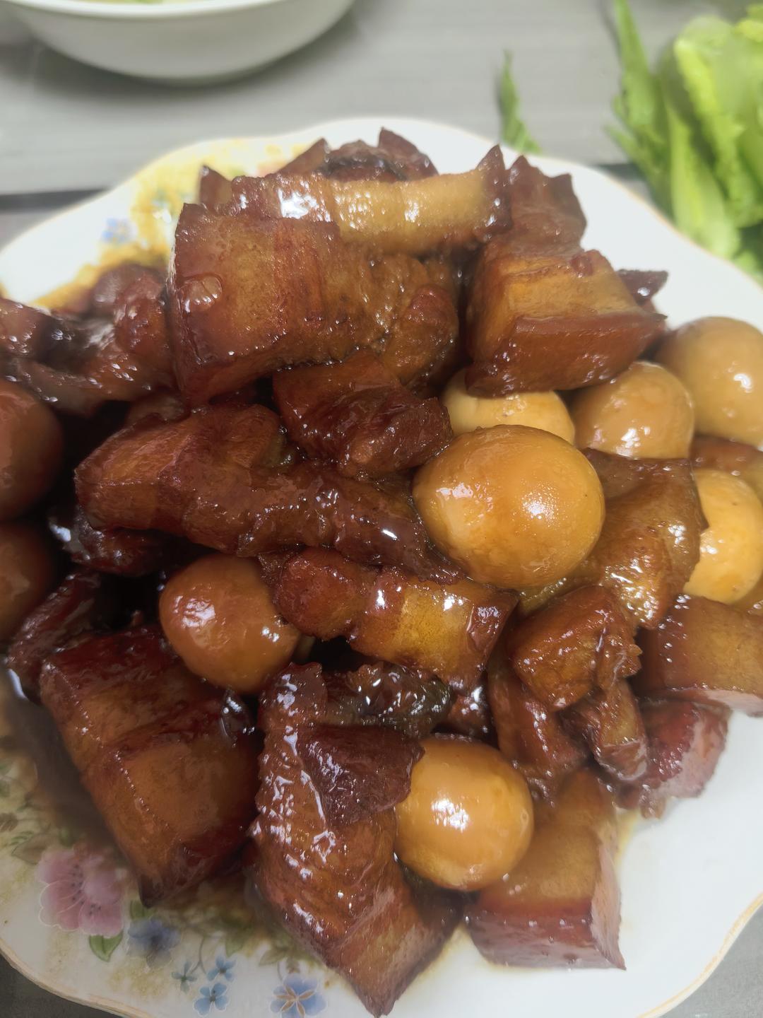 红烧肉炖鹌鹑蛋