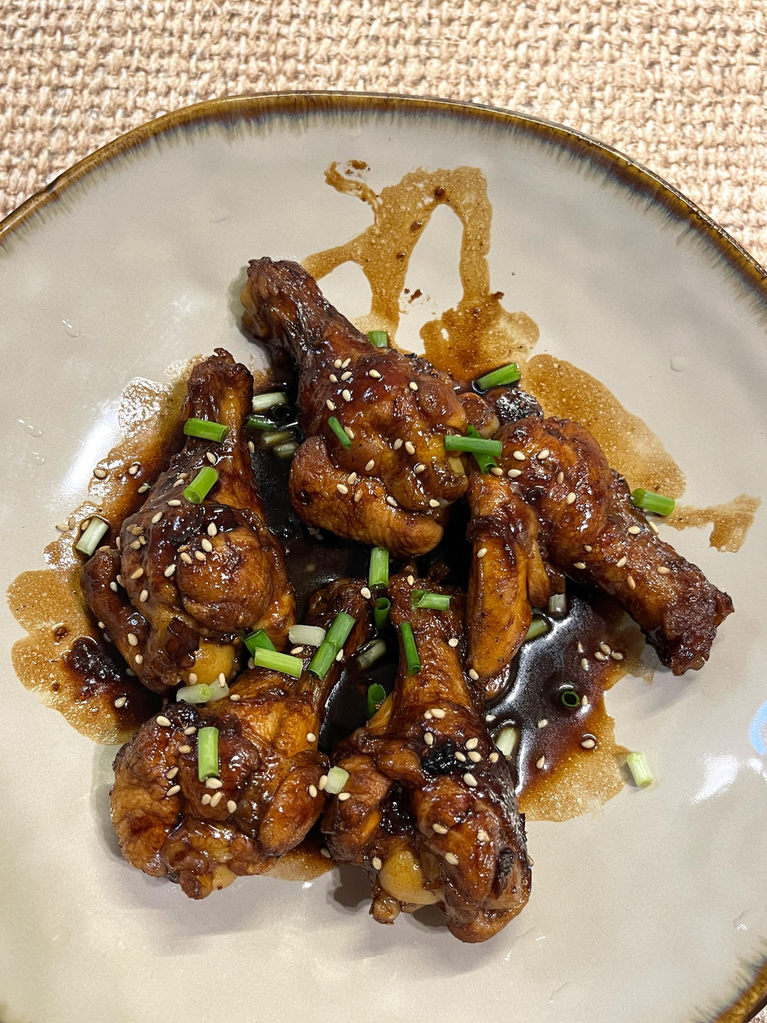 好吃到舔手指的「蒜香蜜汁鸡翅根」👍