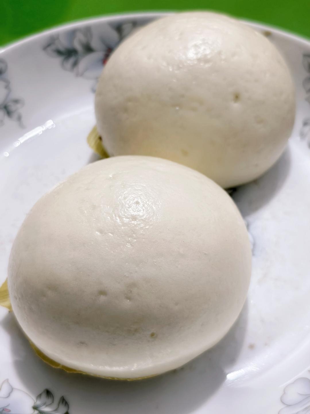 松软多汁的肉包子