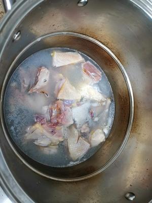 孩子都能做的甲鱼炖鸡汤的做法 步骤2
