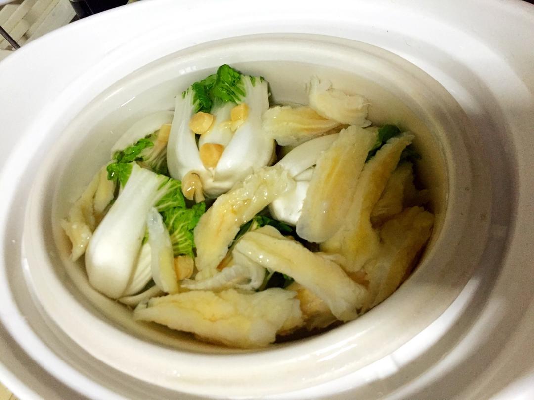 瑶柱菜胆炖鱼唇汤