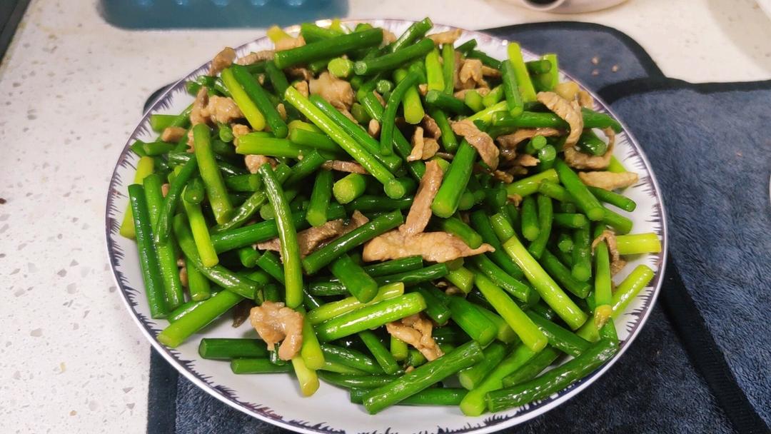 简单易做的下饭菜－蒜苔炒肉