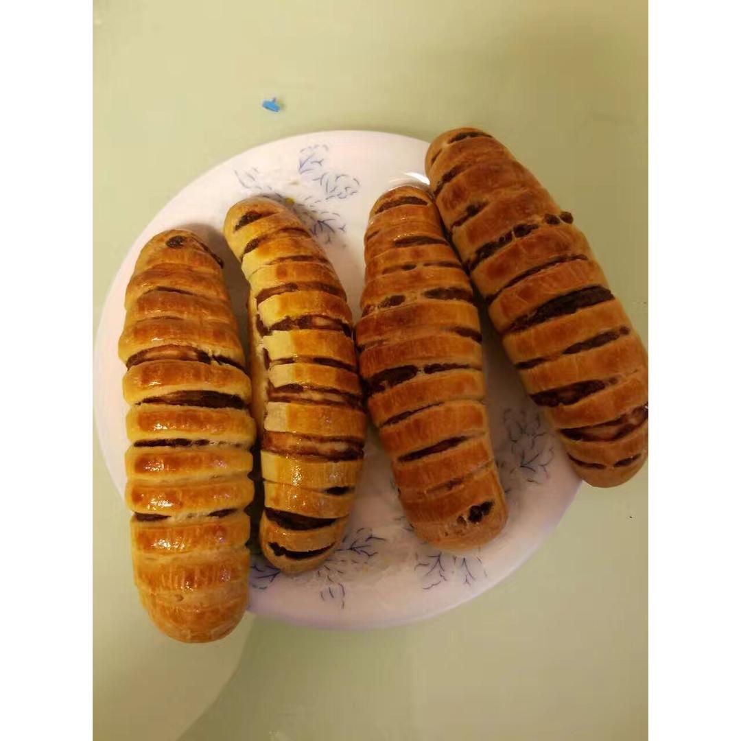 豆沙毛毛虫面包