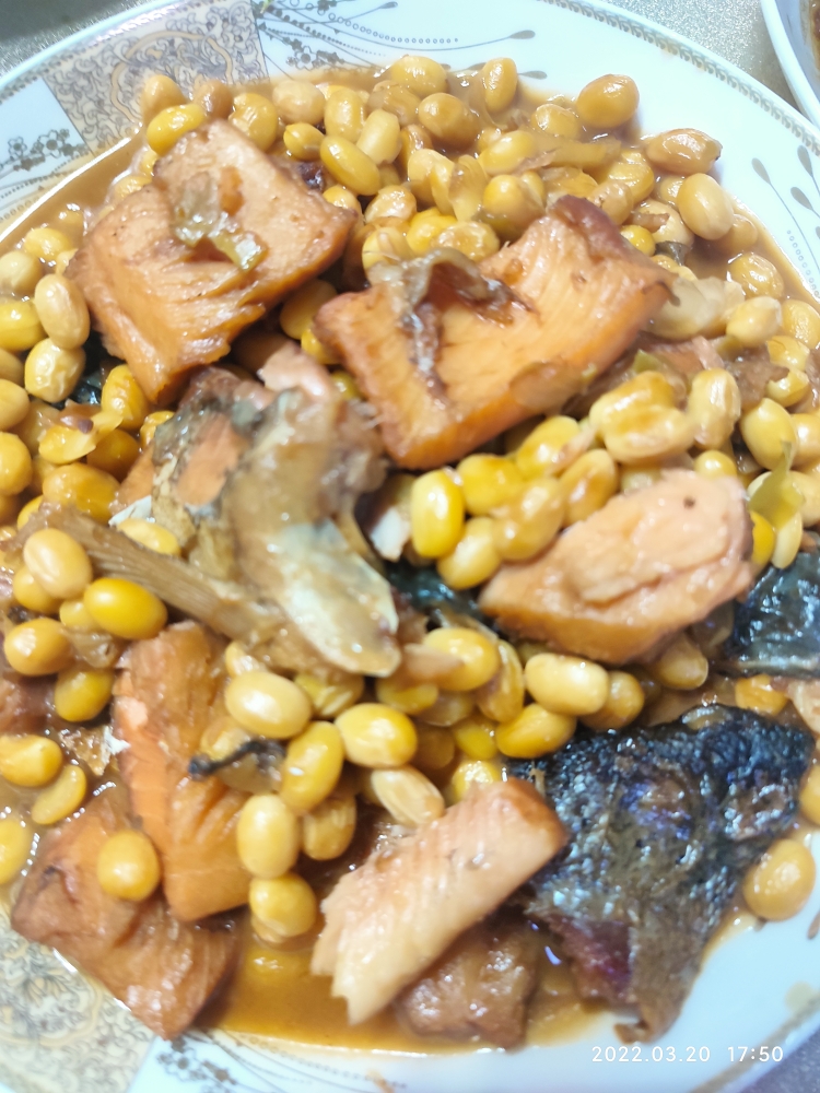 超级下饭的马哈鱼炖黄豆😋