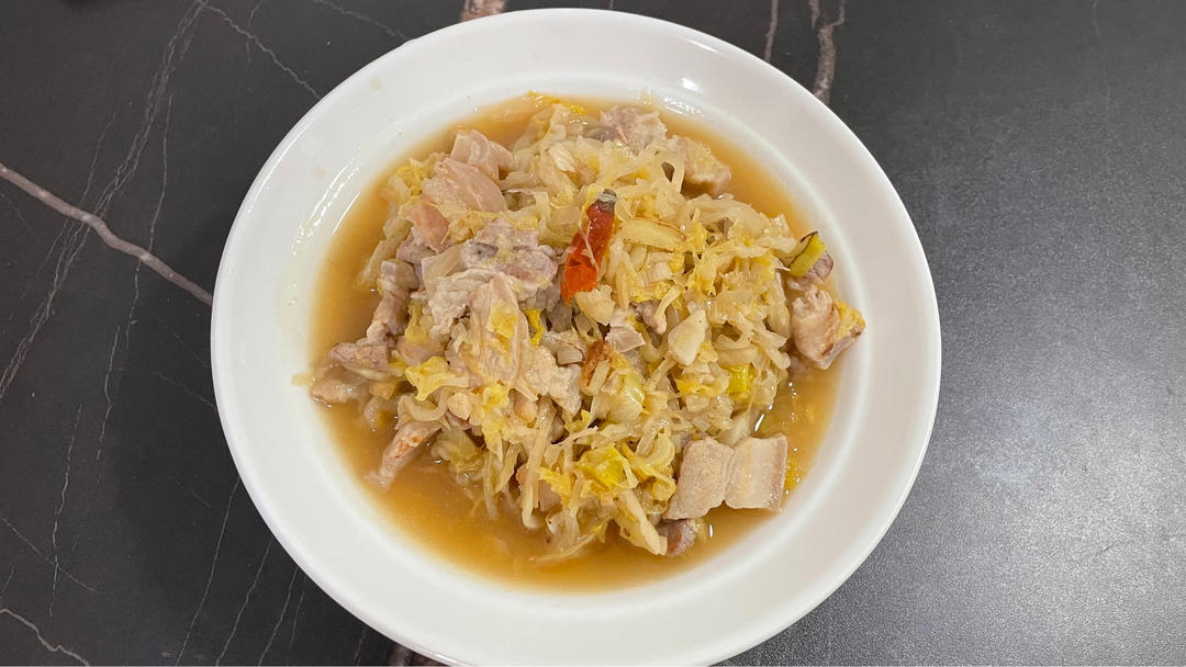 东北酸菜炖白肉